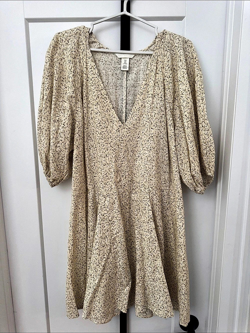 H&Medium Floral Mini Dress in Beige Size Medium